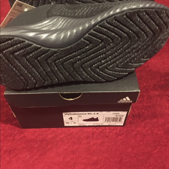 BNWTs in box Adidas women’s (size 6) - Picture 4 of 7